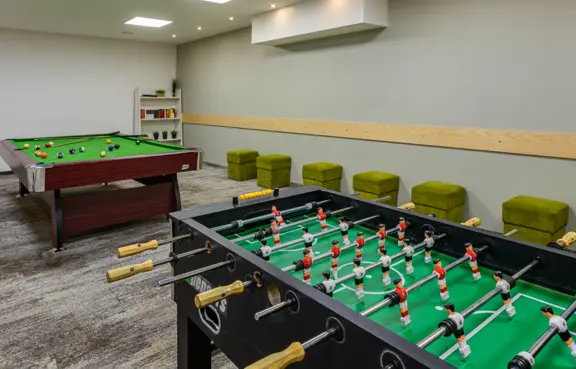 Sala bilardowa z piłkarzykami