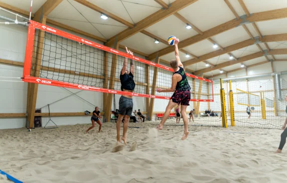 Siatkówka plażowa na całorocznej hali
