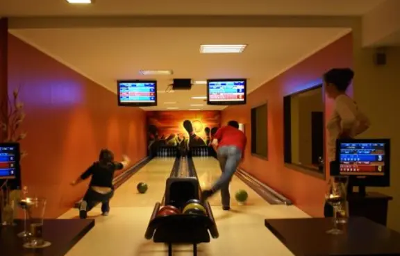 BOWLING CAFE