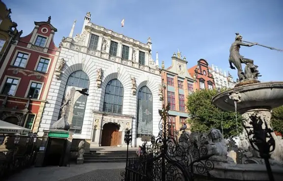 Zwiedzanie Dworu Artusa