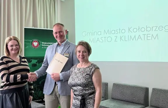 Konferencja hybrydowa