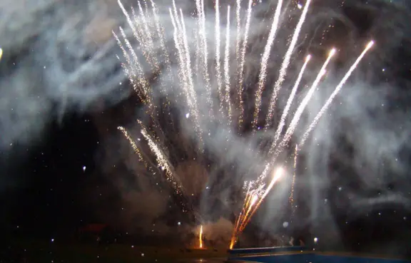 Podróż do krainy fantazji-połączenie świateł, ognia, laserów i pirotechniki „artystycznej”
