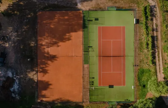 Kortt tenisowy i boisko wielofunkcyjne