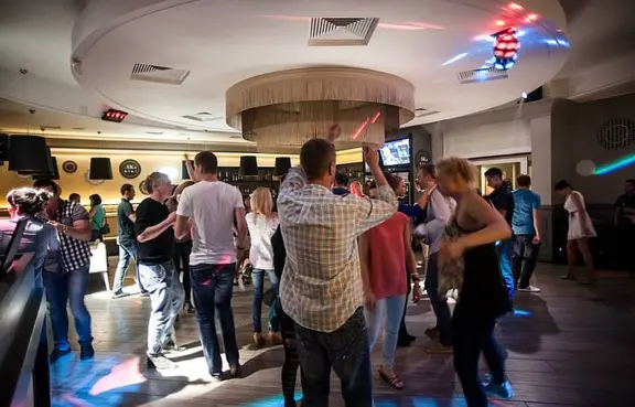 Zabawa przy muzyce - DJ