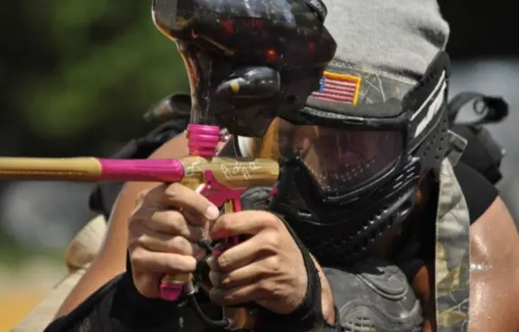 Bitwa na polu paintballowym