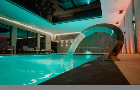 Pałac Poledno Bukowiec basen