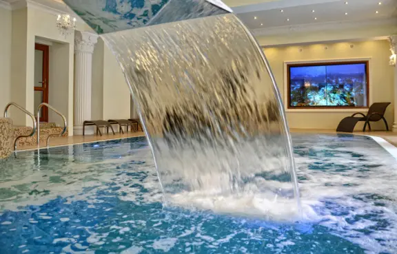 Basen z atrakcjami wodnymi