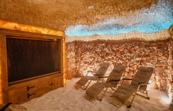 Pałac Poledno Bukowiec Grota Solna