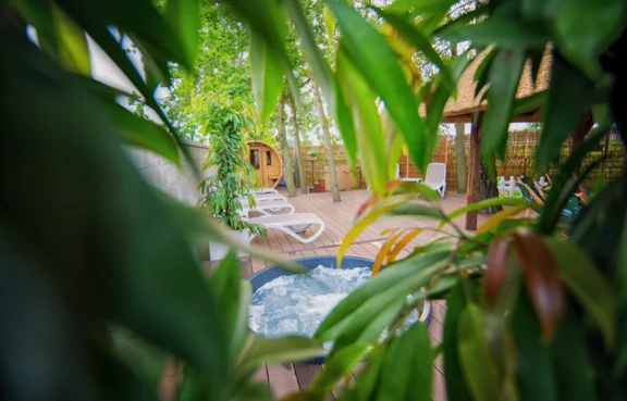 Strefa relaksu z jacuzzi