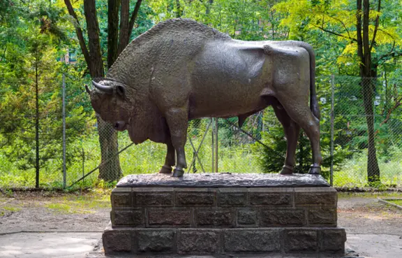 Posąg Żubra w Spale