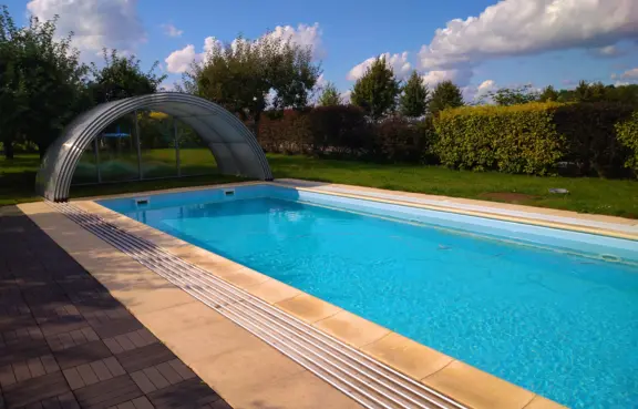 Otwarty basen w Starym Sadzie