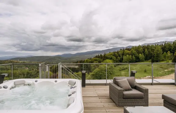 Jacuzzi z widokiem na góry