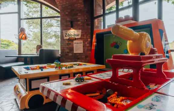 Kącik zabaw dla dzieci w restauracji