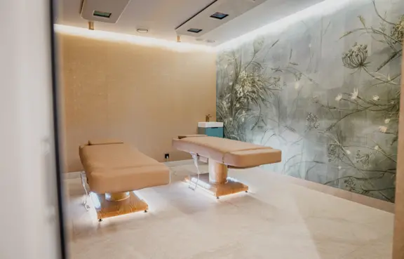 Pałac Poledno Bukowiec słoneczna łączka