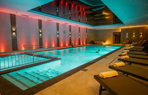 Pałac Poledno Bukowiec basen 15 m