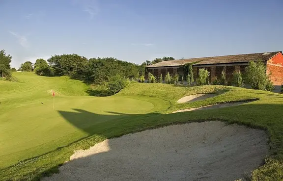 Akademia golfa w Pałacu Brzeźno