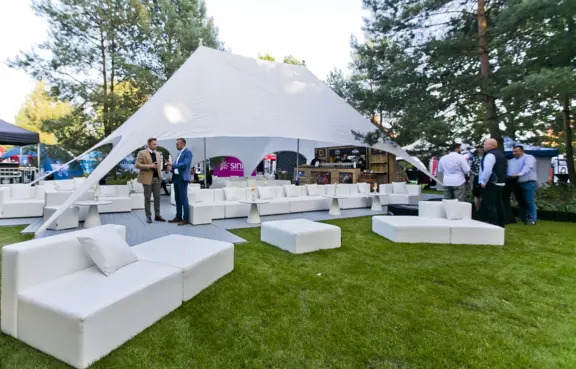 Strefa barowa podczas pikniku firmowego