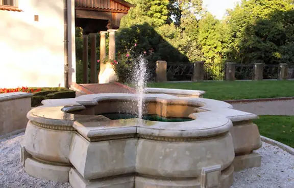 Park Decjusza przy Centrum konferencyjnym Willa Decjusza