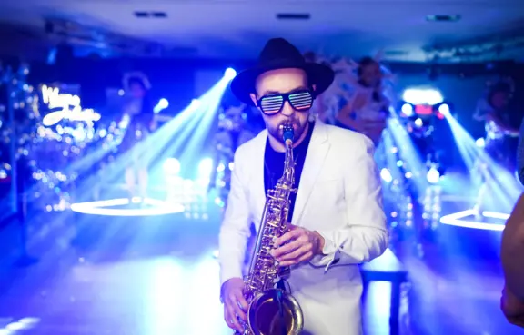 Hotel-Soray-Saksofon-Na-Żywo