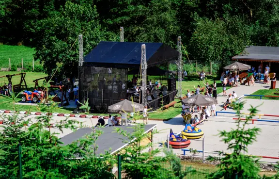 Plenerowa scena koncertowa