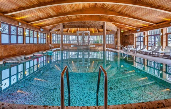 Manor House SPA - Pałac Odrowążów Termy Zamkowe basen