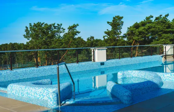 Basen zewnętrzny na dachu