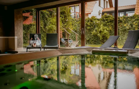 Pałac Poledno Bukowiec basen