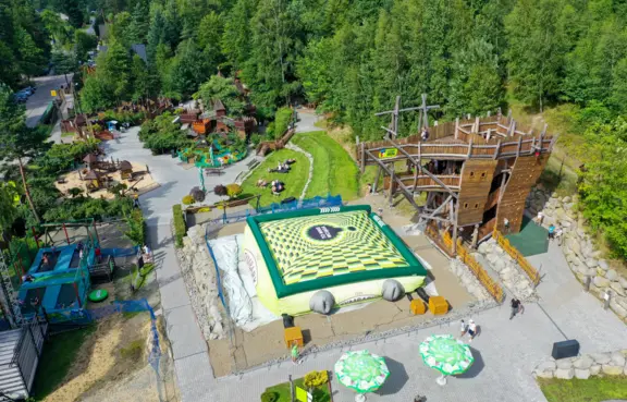 Magiczna Osada i Wieża Skoków