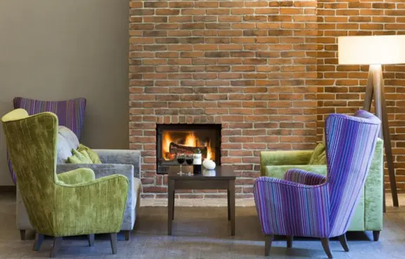 Falenty Biznes i Wypoczynek sala kominkowa