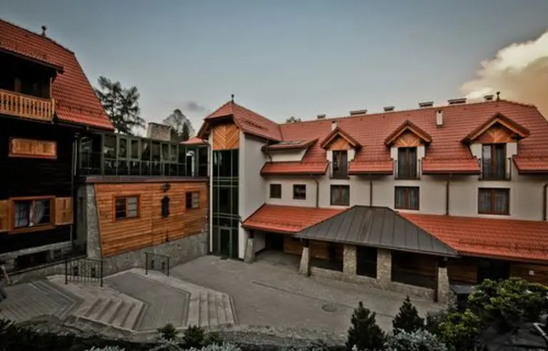 Hotel Modrzewiówka - photo 1