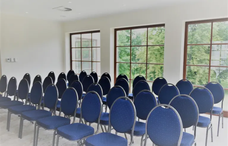 Pałac Wierzbiczany - zdjęcie 1