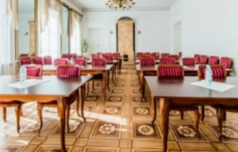 Pałac i Stadnina Koni Walewice - zdjęcie 1