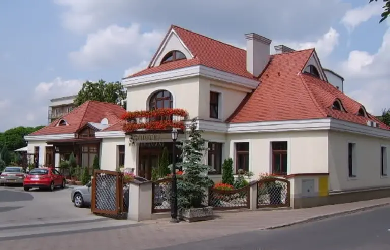 Hotel Pałacyk Konin - photo 1