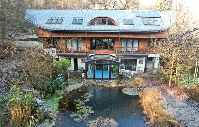 Przestrzeń Ekosamotnia w leśnym ogrodzie - photo 1