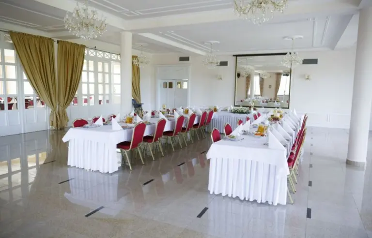 Pałac i Folwark Ńemino - zdjęcie 1