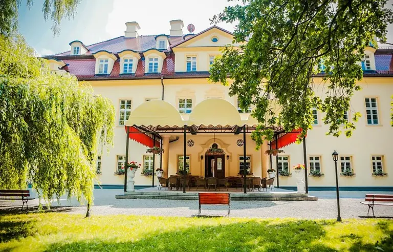 Pałac Izbicko - photo 1