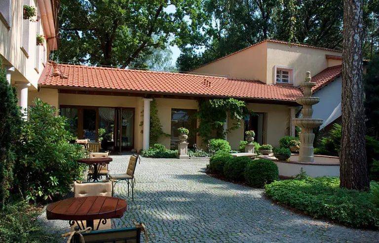 Hotel Villa Park Wesoła - OBIEKT ZAMKNIĘTY - zdjęcie 1