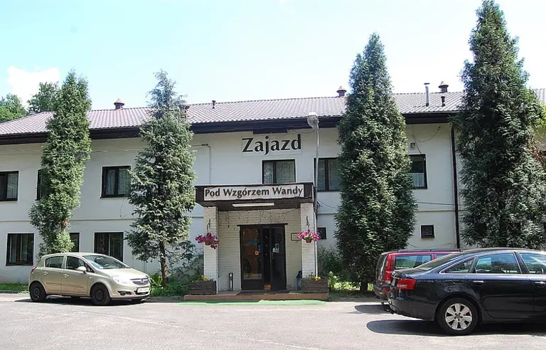 Zajazd Pod Wzgórzem Wandy - OBIEKT ZAMKNIĘTY - zdjęcie 1