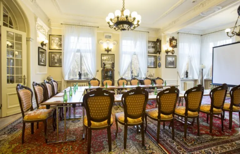 Pałac Tłokinia - zdjęcie 1