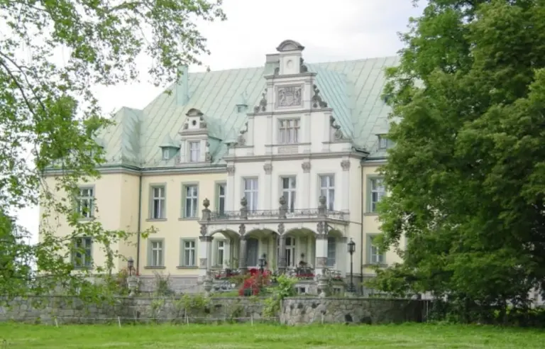 Hotel Pałac Frączków - OBIEKT ZAMKNIĘTY - zdjęcie 1