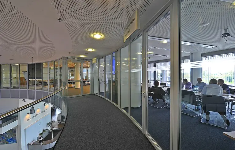 Centrum Konferencyjne Mercedes-Benz - zdjęcie 1
