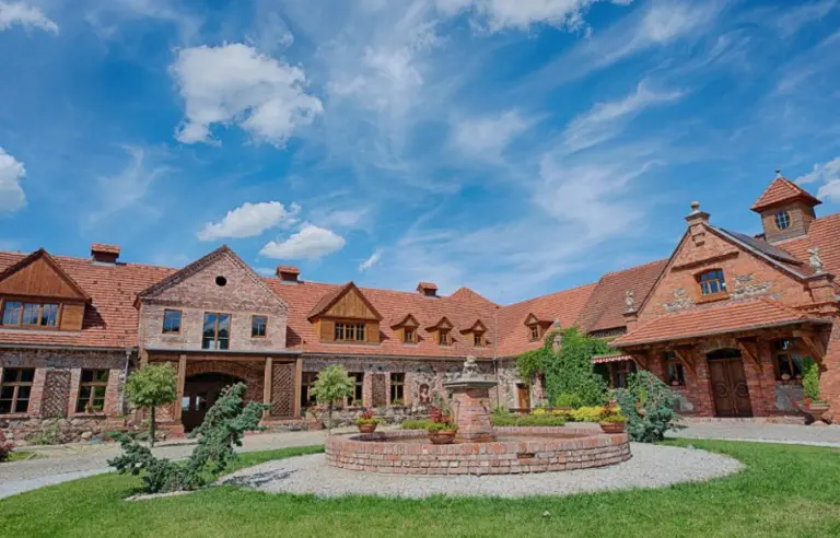 Żabi Dwór - photo 1