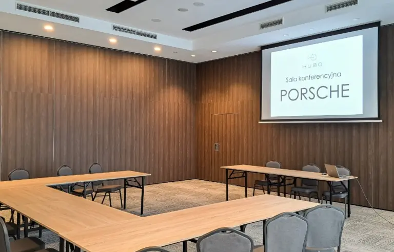 Hampton by Hilton Poznan Swarzedz sala konferencyjna Porshe