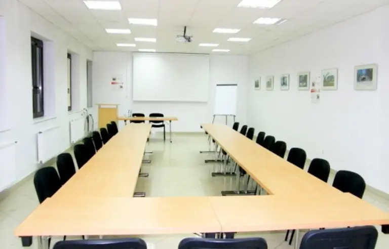 Lloyd Woodley English Language Centre - zdjęcie 1
