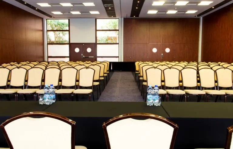 Qubus Hotel Legnica - zdjęcie 1