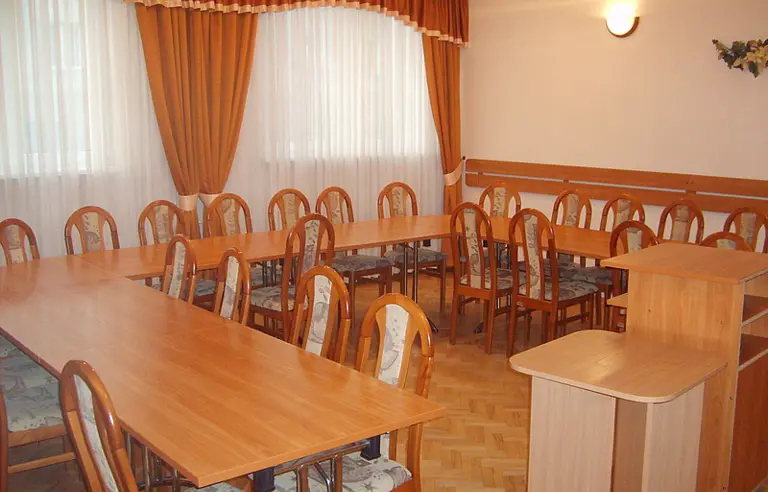 sala średnia do 30 os