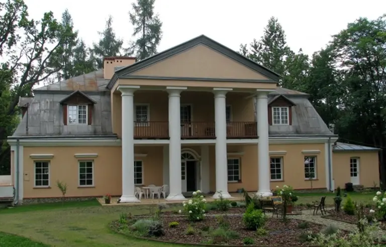 Dwór Jabłonka - zdjęcie 1