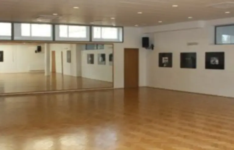 Centrum Łowicka Dom Kultury - photo 1