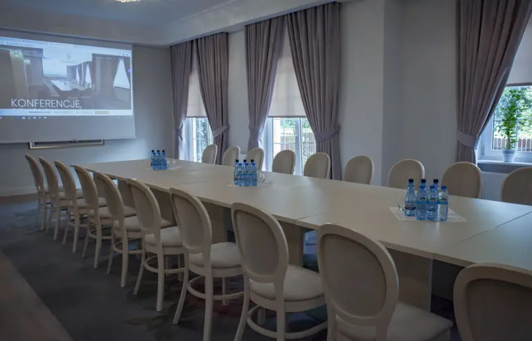 Hotel  "BAŚNIOWA"  Wyszków - zdjęcie 1