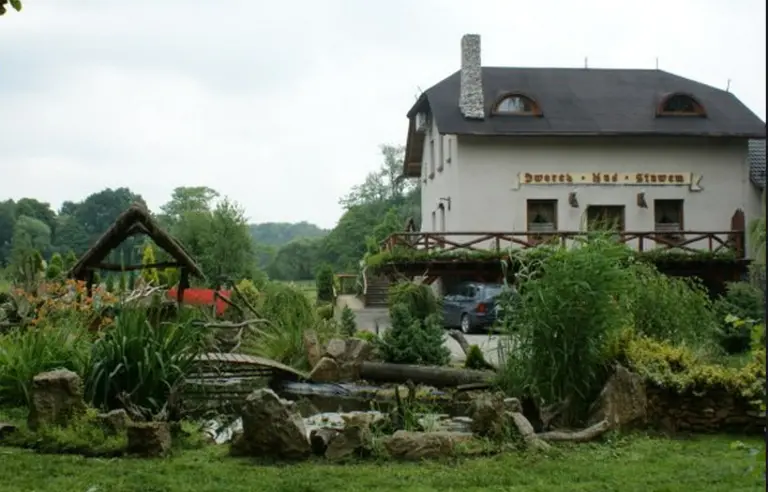 Pensjonat Dworek Nad Stawem - OBIEKT ZAMKNIĘTY - zdjęcie 1